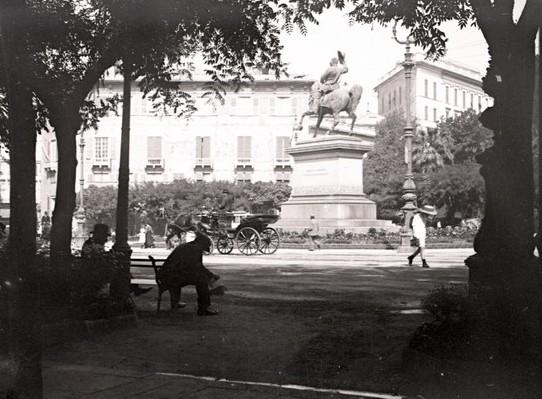 Genova - piazza Corvetto