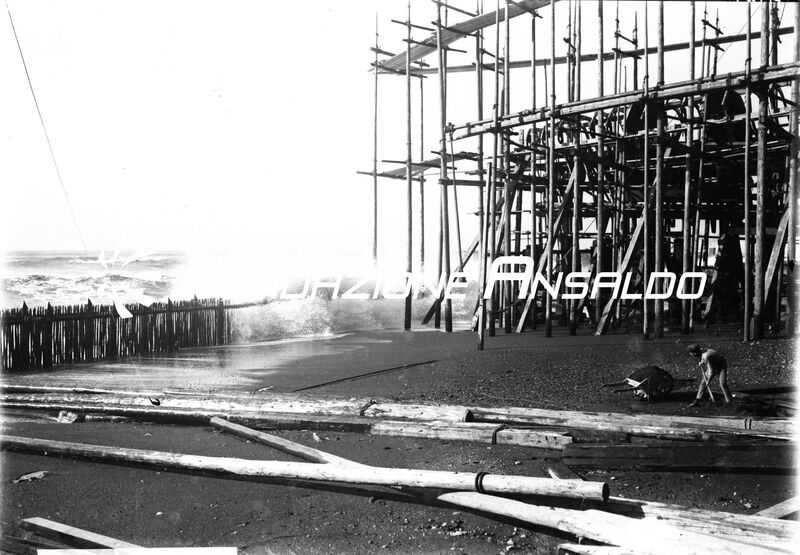Genova - Cantieri Navali Ansaldo di Sestri Ponente - mareggiata