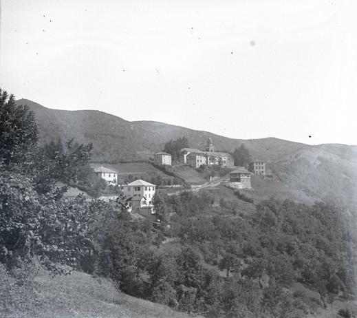 Gita alla Vittoria. In vista del santuario (taglio)
