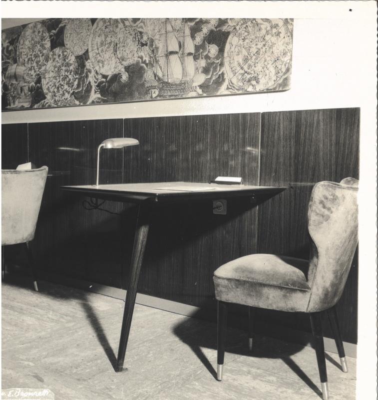 Sicilia - Dettaglio tavolino e poltroncina sala lettura