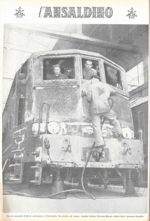 p. 16 (quarta di copertina) - Uno dei locomotori E 636 in costruzione al Ferroviario. Da sinistra gli operai Amedeo Pallara, Giovanni Marino, Attilio Rossi, Armando Gandolfo