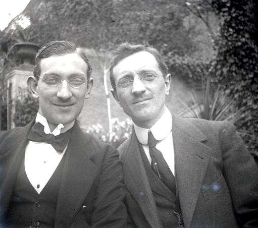 Ludovico Maria Chierici (a destra) e un amico (taglio)