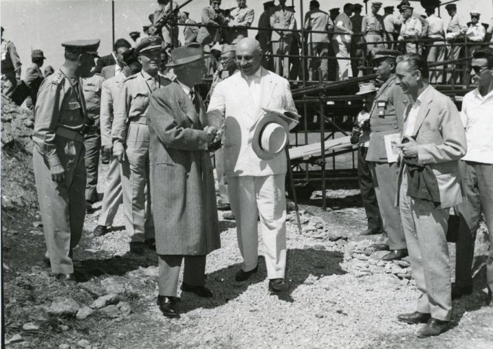 Giovanni Ansaldo con il Presidente Antonio Segni al Poligono di Poggio Sassoni (Vene del Tevere) (G.A.00050)