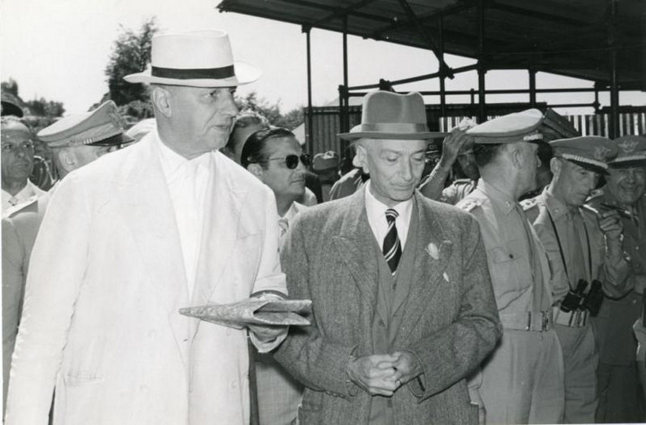 Giovanni Ansaldo con il Presidente Antonio Segni al Poligono di Poggio Sassoni (Vene del Tevere) (G.A.00052)