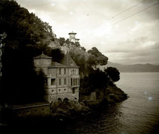 Portofino. Palazzina sul mare (taglio)