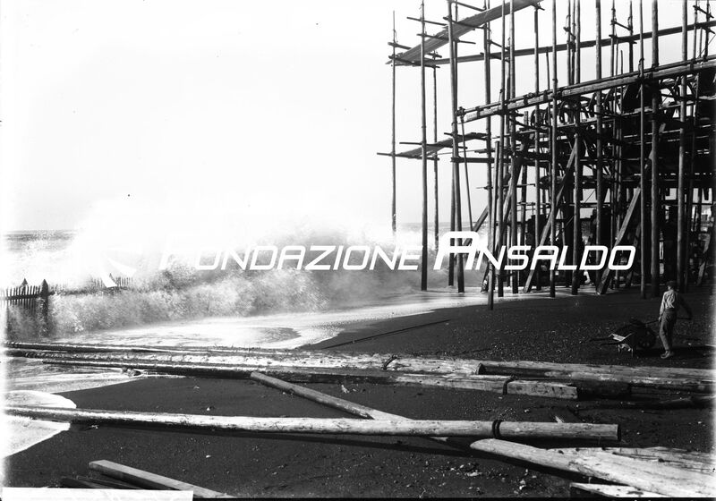 Genova - Cantieri Navali Ansaldo di Sestri Ponente - mareggiata