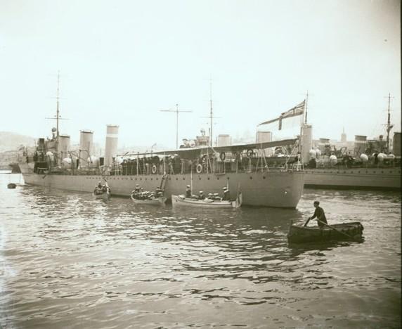 Genova - cacciatorpediniere inglese &quot;Foxhound&quot;