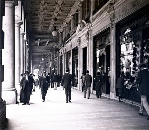 Via XX Settembre. Portici (taglio)