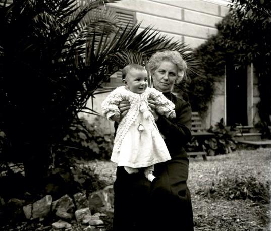 Rita Manara con bambino (taglio)