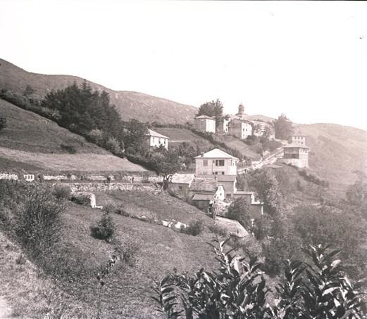 Gita alla Vittoria. In vista del santuario (taglio)