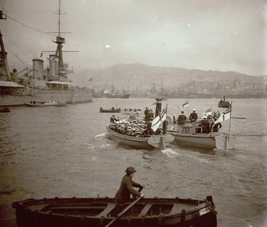 Sbarco di marinai inglesi (taglio)