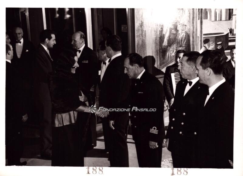 Andrea Doria (t/n)- il comandante Piero Calamai e alcuni passeggeri