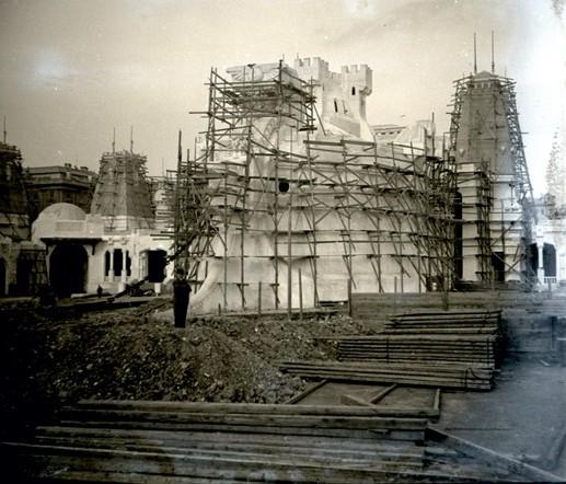 Padiglione centrale in costruzione - Esterno