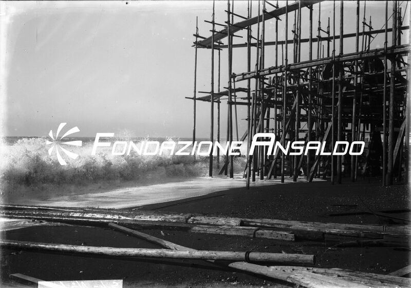 Genova - Cantieri Navali Ansaldo di Sestri Ponente - mareggiata