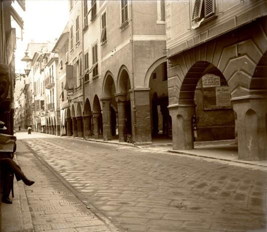 Chiavari. Portici antichi (taglio)