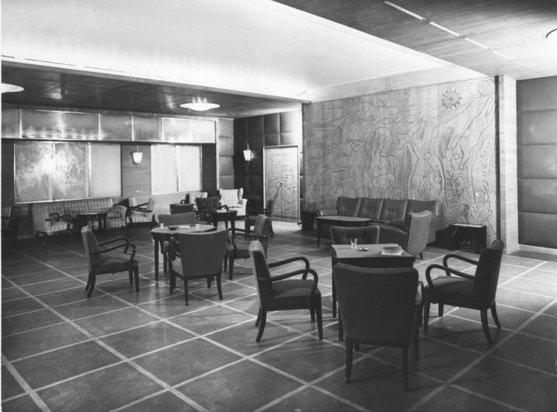 Italia - Sala di soggiorno di prima classe vista verso poppa