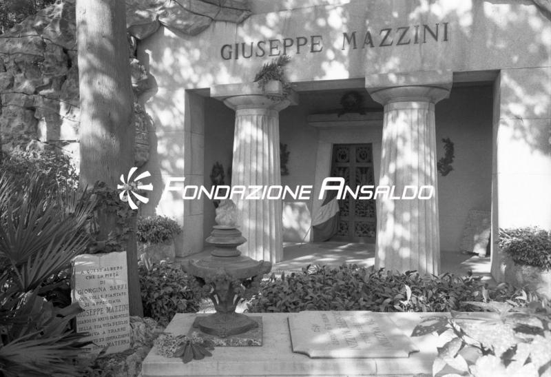 Genova  - cimitero monumentale di Staglieno - mausoleo Mazzini