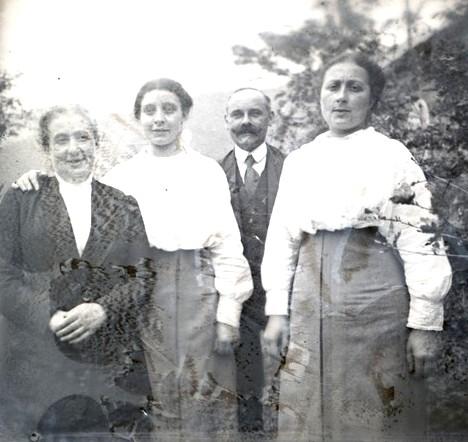 Ritratto di famiglia (taglio)
