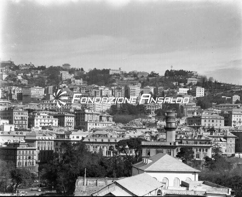 Genova - Veduta della zona orientale del quartiere collinare di Castelletto
