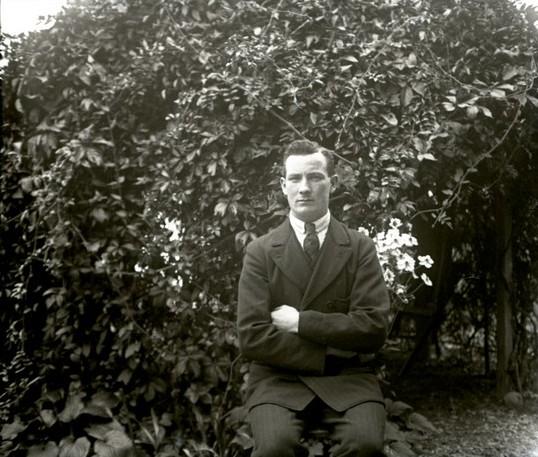 Ritratto maschile (taglio)