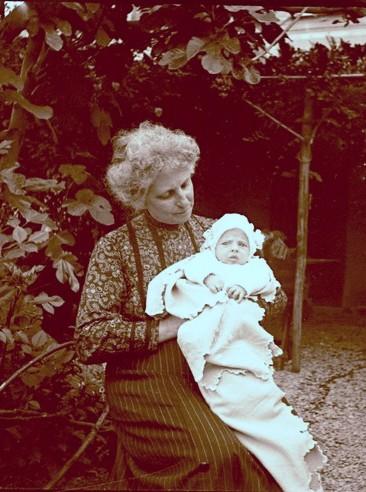 Edoardino con la nonna Rita Manari