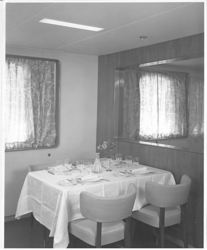 Messapia - Sala da pranzo con specchiera