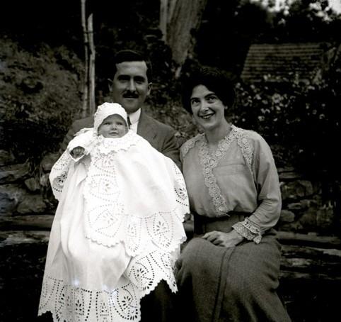 Ritratto di Olga Franzoni, Alfredo Gianelli e un bambino (taglio)