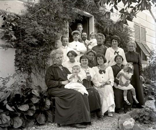 Ritratto di famiglia Chierici - Gianelli (taglio)
