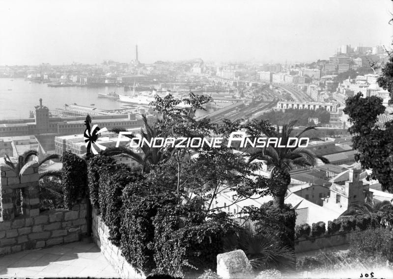 Genova - corso Dogali - Castello D&#039;Albertis