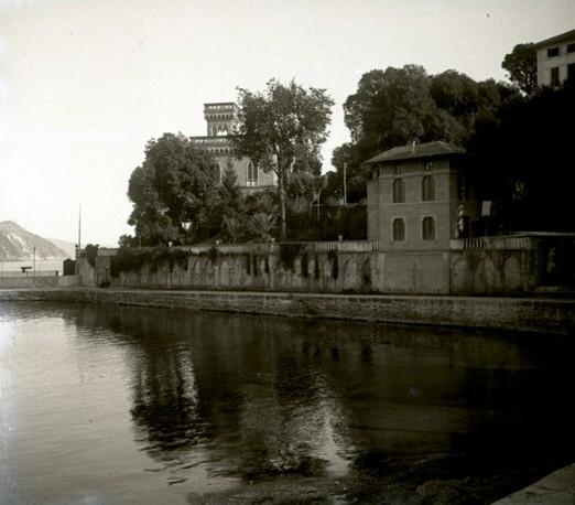Rapallo. Villa a specchio sul mare (taglio)