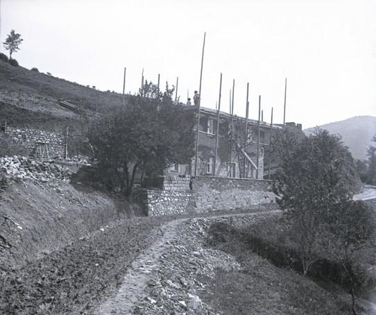 Gita alla Vittoria. Villa Bafico in costruzione (taglio)