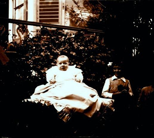 Edoardino nel giardino del sig. Ciarli
