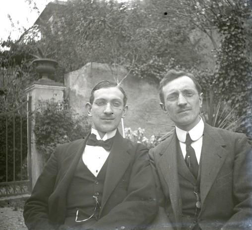 Ludovico Maria Chierici (a destra) e un amico (taglio)