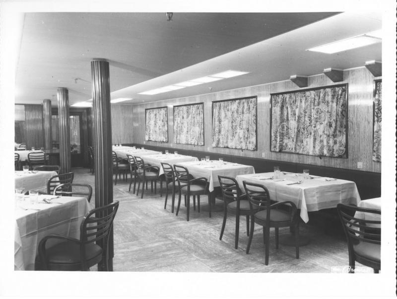 Sicilia - Sala da pranzo con tende