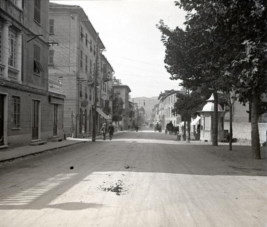 Gita alla Vittoria. Busalla, via Genova (taglio)