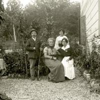 Ritratto di famiglia (taglio)