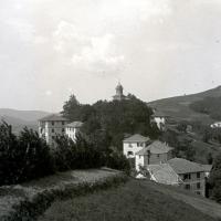 Gita alla Vittoria. Santuario visto dalla posta (taglio)