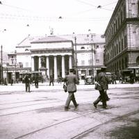 Piazza De Ferrari e Teatro Carlo Felice (taglio)