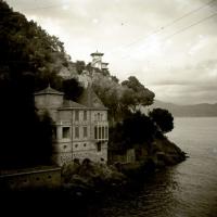 Portofino. Palazzina sul mare (taglio)