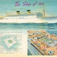 La zona piscina e la Homeric in navigazione