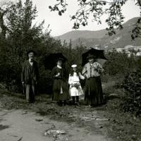 Gruppo della famiglia Capestro (taglio)
