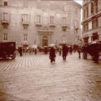 Via Roma con la pioggia (taglio)