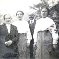 Ritratto di famiglia (taglio)