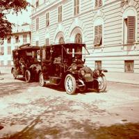 Taxi in attesa (taglio)