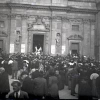 Piazza Umberto I°. Processione del velluto (taglio)