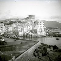 Boccadasse. Vista dal retro del piazzale della chiesa (taglio)